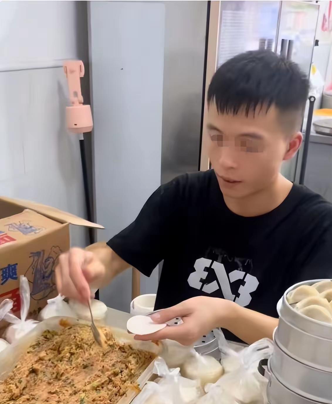 湖南25岁帅哥结婚前一天与女友一同去世开3家店铺：25岁湖南青年曾中阳开三家“