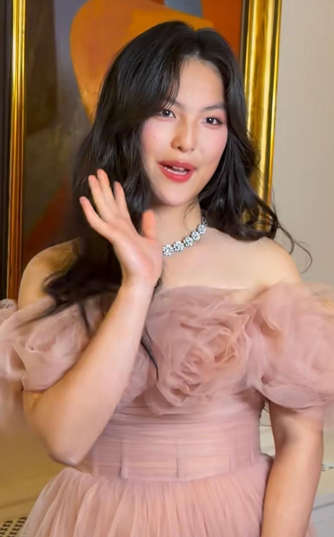 我的天，看李湘女儿这哪像16岁，我看像46岁中年女性，而且还越来越男相了，看评论
