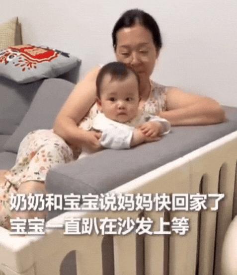 “这宝宝火到人民日报了！”近日，广东广州，奶奶和宝宝说妈妈快回家了，宝宝信以为真
