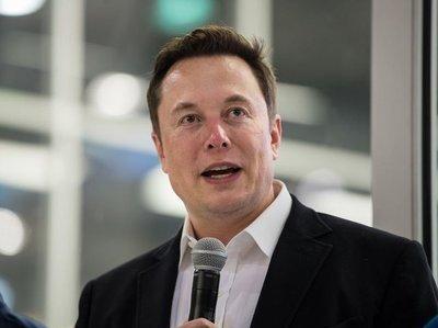 美军上将质问马斯克：“如何才能一举击败中国？！”马斯克毫不避讳地说：“美国永远也