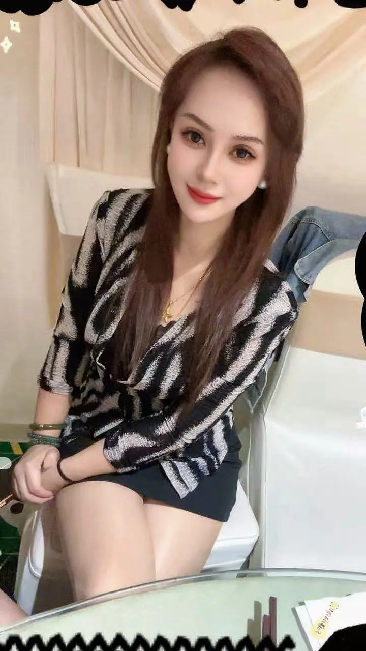 人最迷人的时候，不是好看，是发光。有些人一出场，你就知道她不一样。不是...