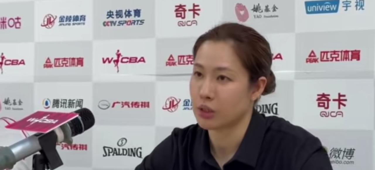 WCBA1/4比赛，江苏南钢女篮1分险胜广东女篮。赛后，主教练陈晓佳说：队员有