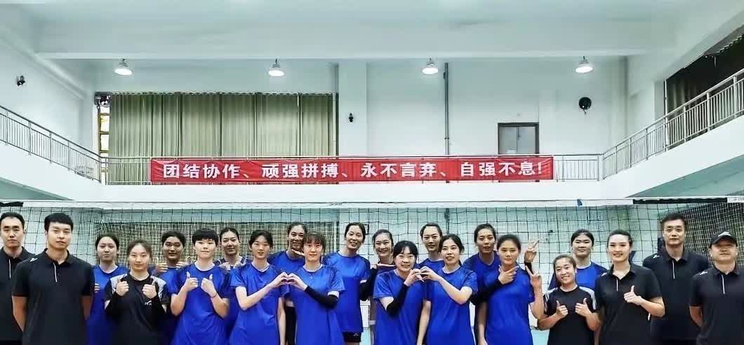朱婷回河南女排了，穿上母队战袍的那一刻，我鼻子一酸。国家队的2号球衣，已经交