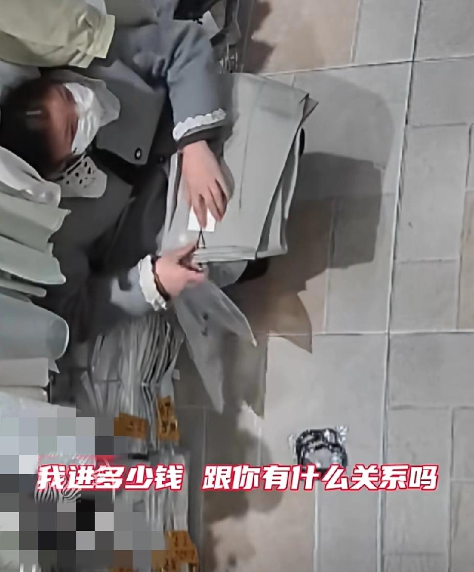 太奇葩了！女子进店买衣服要求老板娘按进货价卖，老板娘：“我凭什么按进货价给你，一