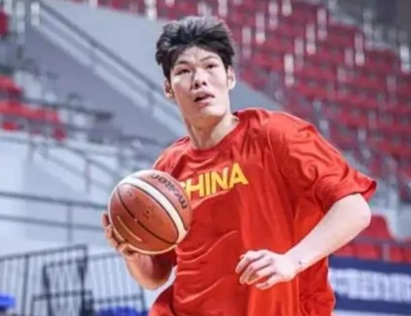 人员互换各取所需，刘李、黄明依或将迎来生涯新机遇刘李目前在福建男篮很难得到