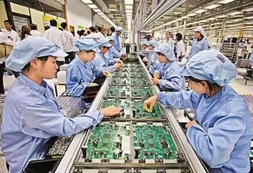 美国人自己算了一笔账吓一跳：要是按咱们中国统计GDP的路子重新核算美国，两国经济