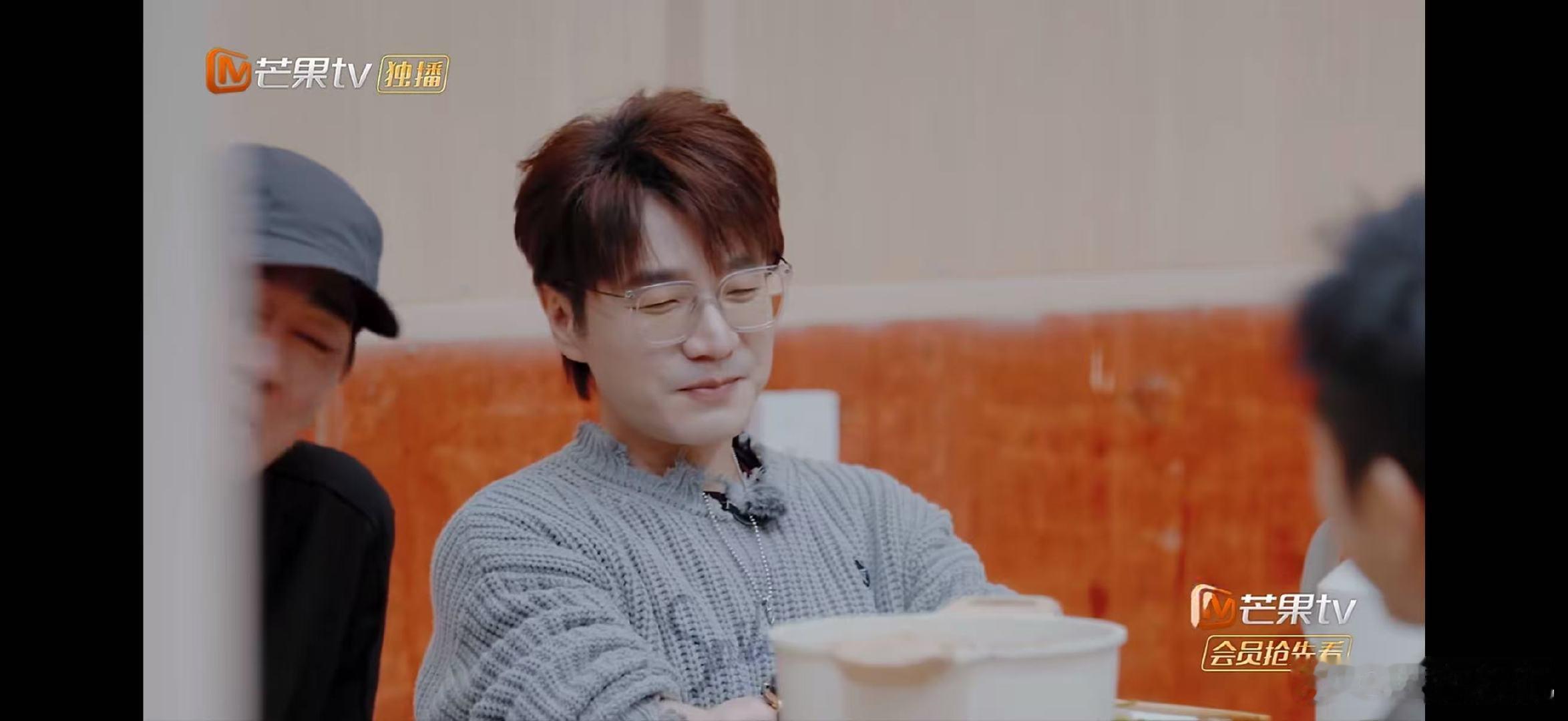 陈楚生平行时空主理人快乐老友记快乐老友有风季平行世界那么多！陈楚生偏爱的这版满