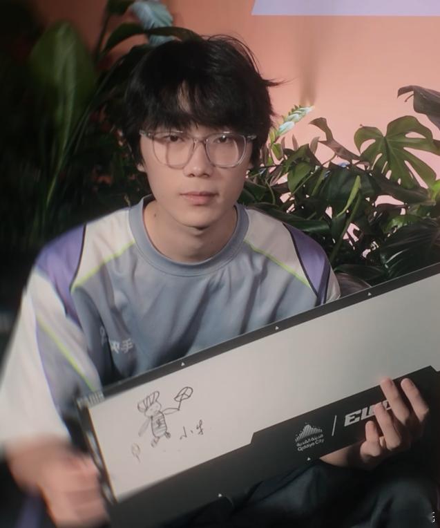 不是，哥们儿，倒也不用画的这么抽象吧，这是啥啊一诺小屿手绘卢雅那