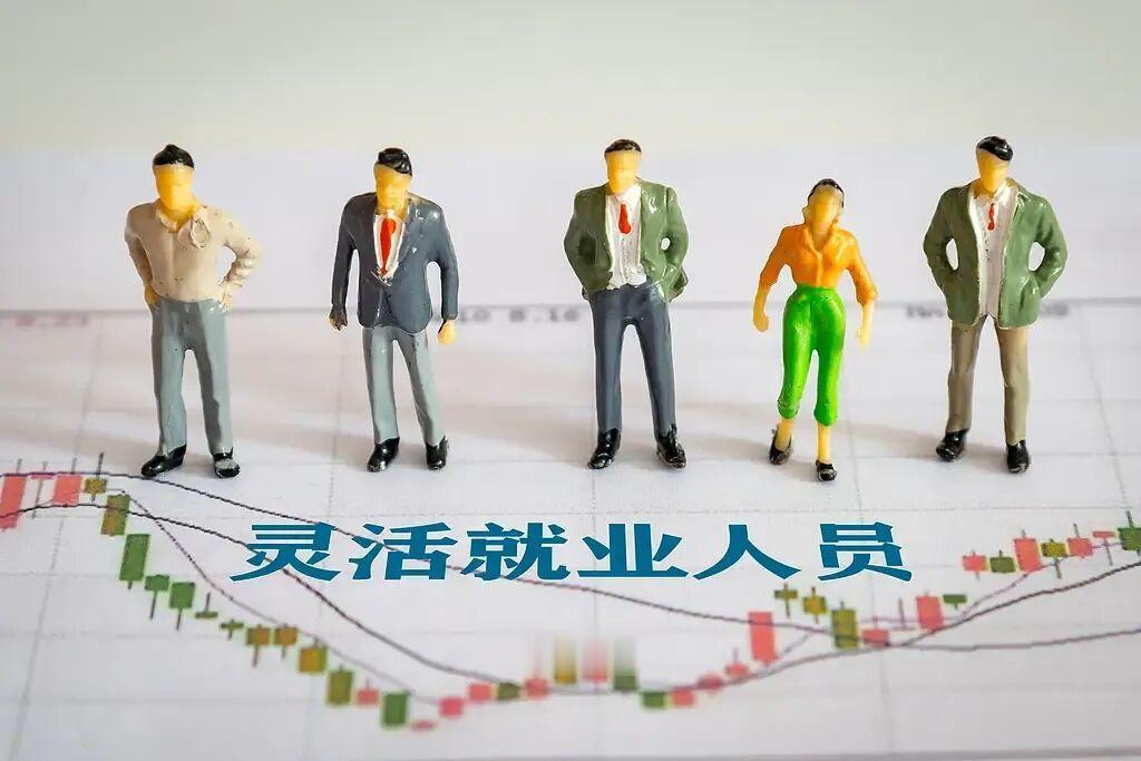 论调脱离现实，大开眼界！8月21日，北京，财经访谈节目中，北大国发院教授张丹丹