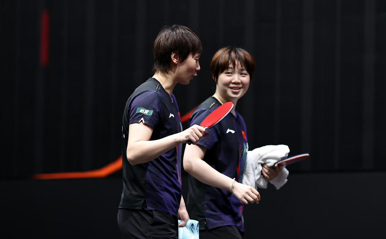 王曼昱蒯曼VS张本美和早田希娜，今日中午12点，中国大满贯赛女双决赛，在男双混双