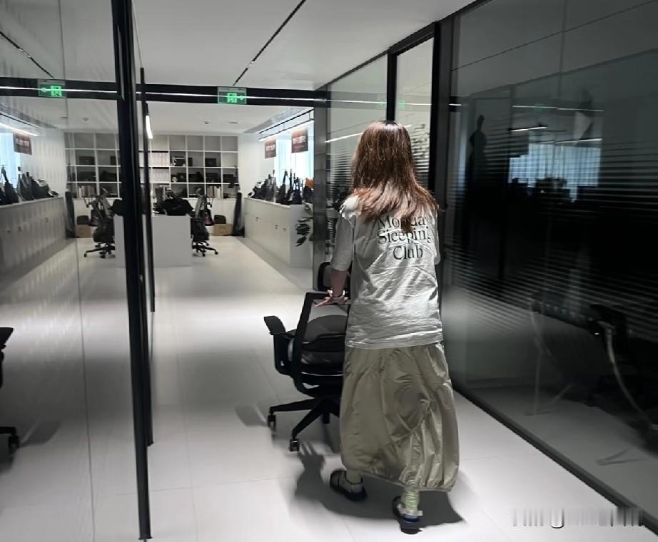 四季度的技术员工晋级，技术实施部提了两个晋级名额。但是公司收紧了晋升的比例，让部