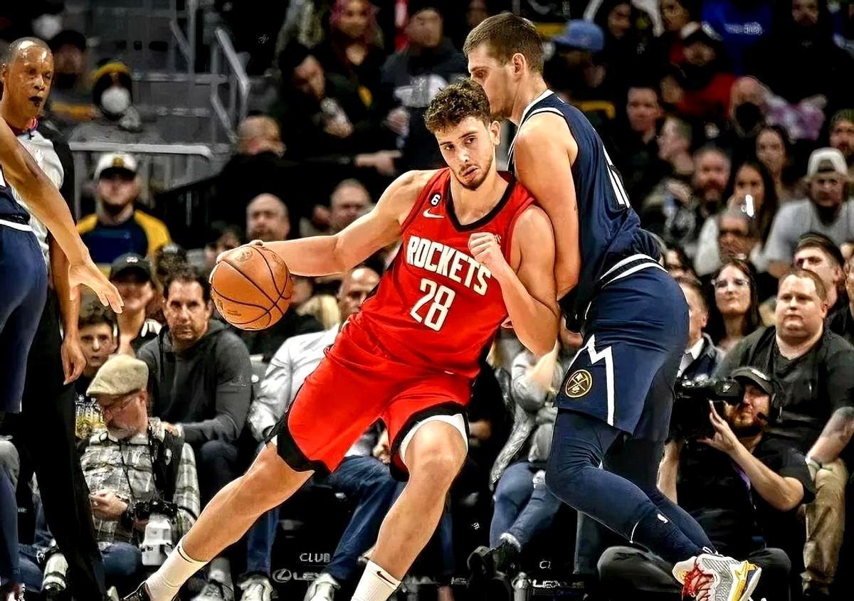 火箭新星申京最近的表现，真的藏都藏不住！前10场场均22.1分+10.2篮板+7