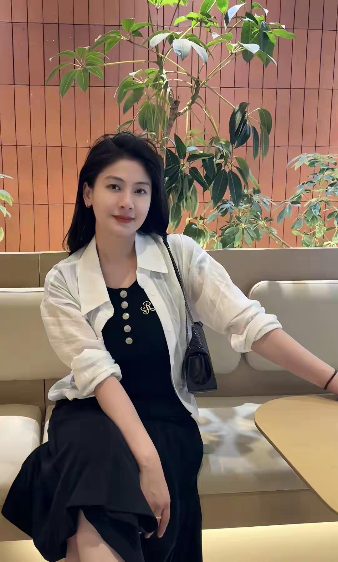 藏书真是一件超有乐趣的事儿我从小就梦想有满墙的书柜，现在好几面墙都摆满了