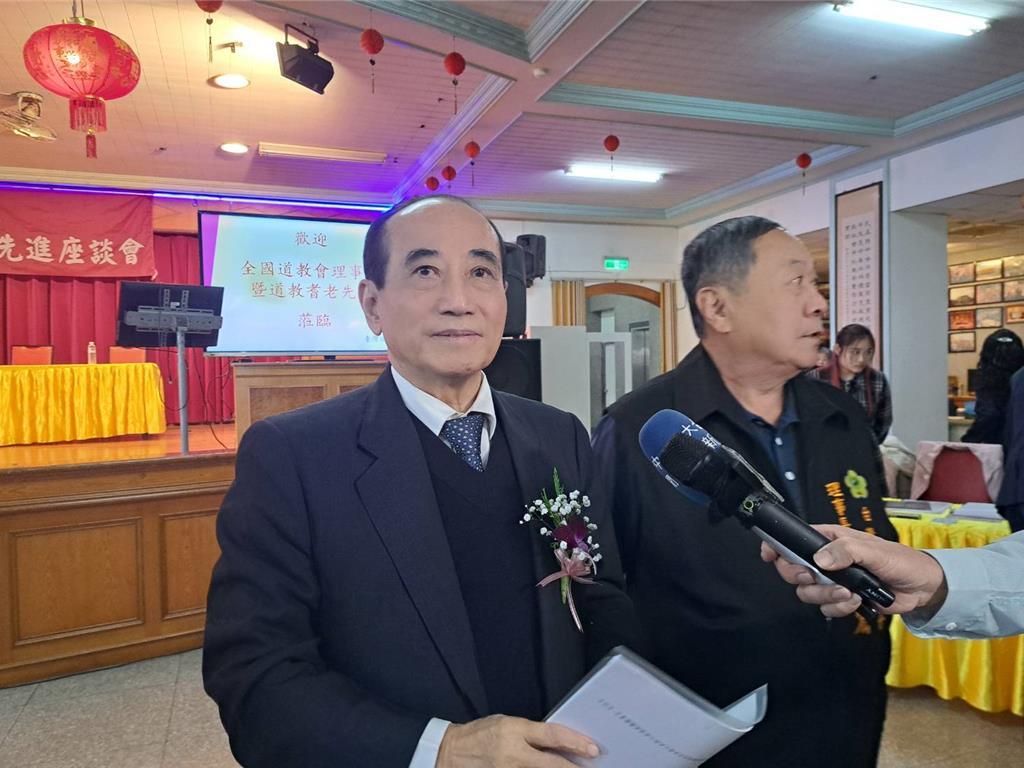 王金平巧遇杨琼璎，主张参选者先协调国民党台中市长初选开打，“立法院副院长”江启