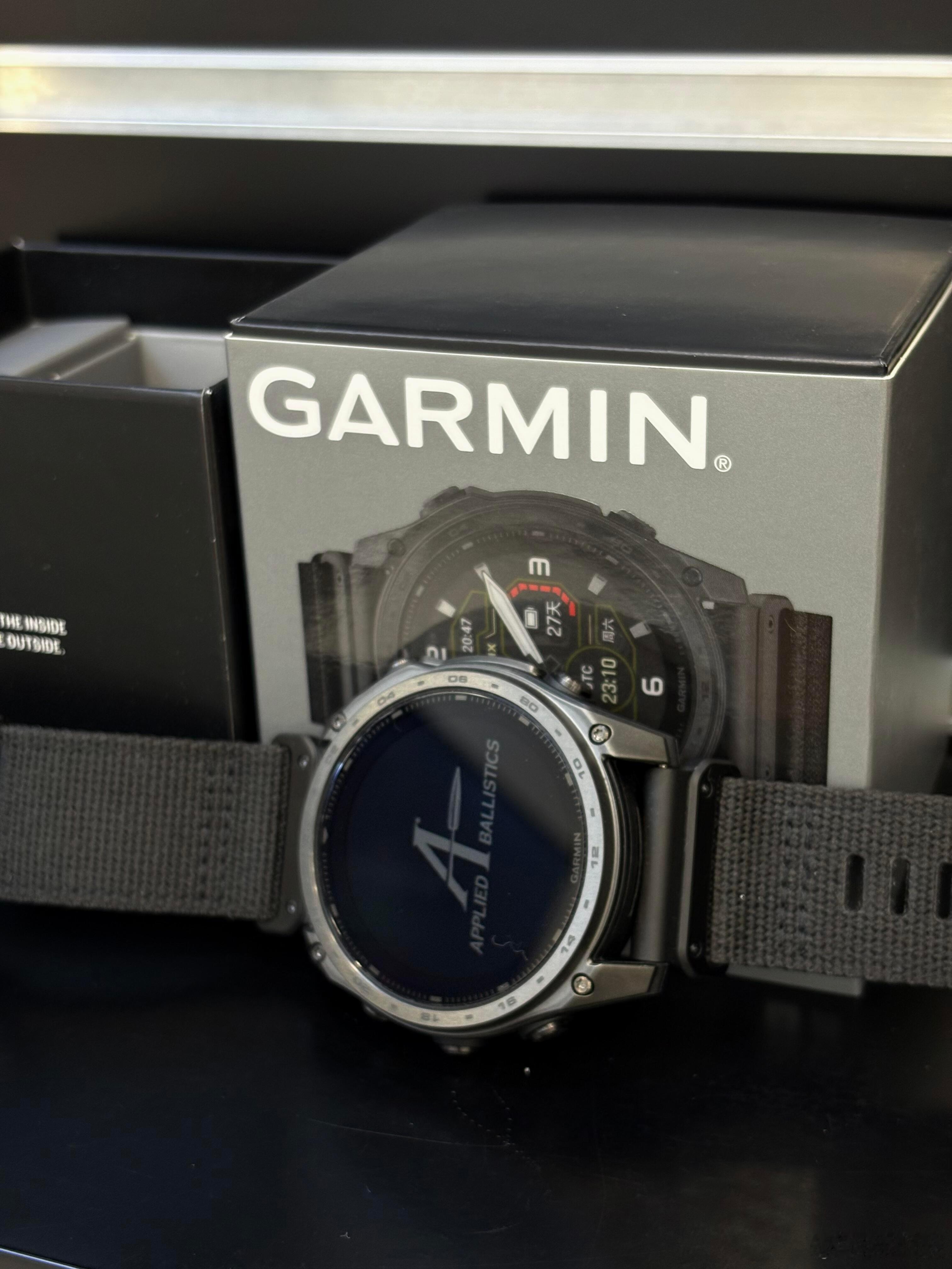 佳明泰铁时81.大小刚好，手表很轻，金属质感特别好，买过n款电子表，这款感觉最棒