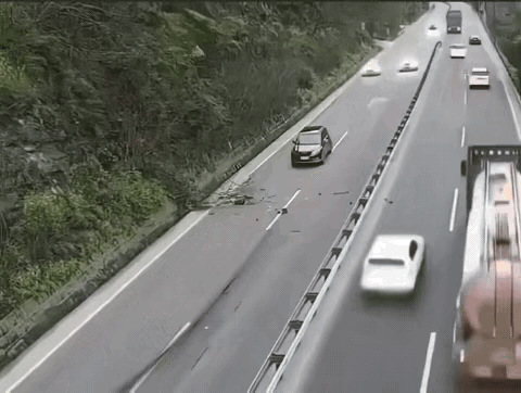 你觉得白车司机，操作对吗？老司机