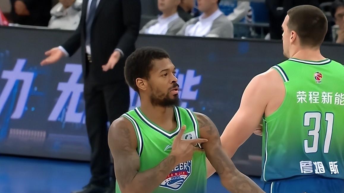 北京男篮78: 93输天津, 赛后收3坏2好消息!