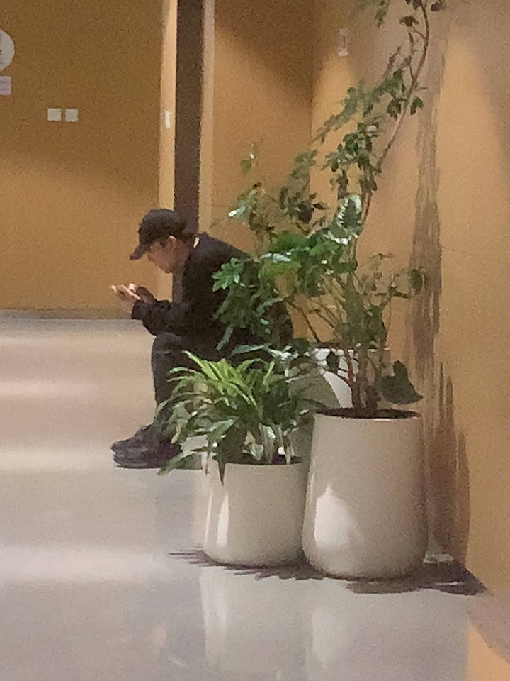 为什么强者从来不缺女人？调查显示90%慕强背后，藏着女人男人一个残...