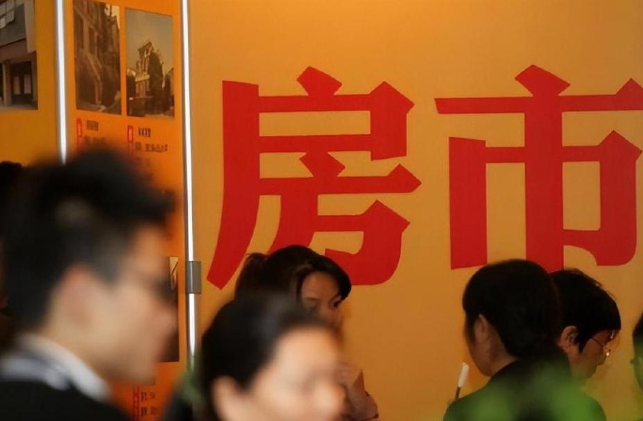 最近二手房的数据有点意思。不少地方签合同的套数比去年多了，有些城市虽然还在跌，但