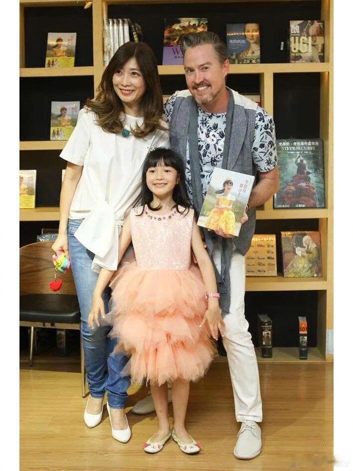 曝夏克立婚内出轨之前说夏克立家暴还没头没尾，又曝出来婚内出轨，父母感情破裂又频繁