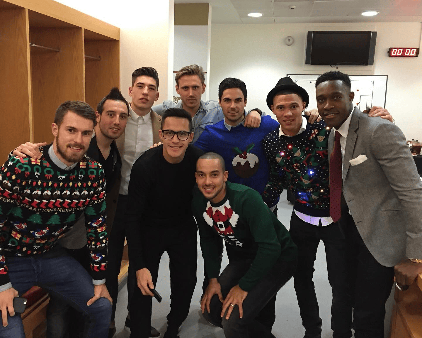 沃尔科特晒旧日枪手圣诞节更衣室合影照: 圣诞快乐