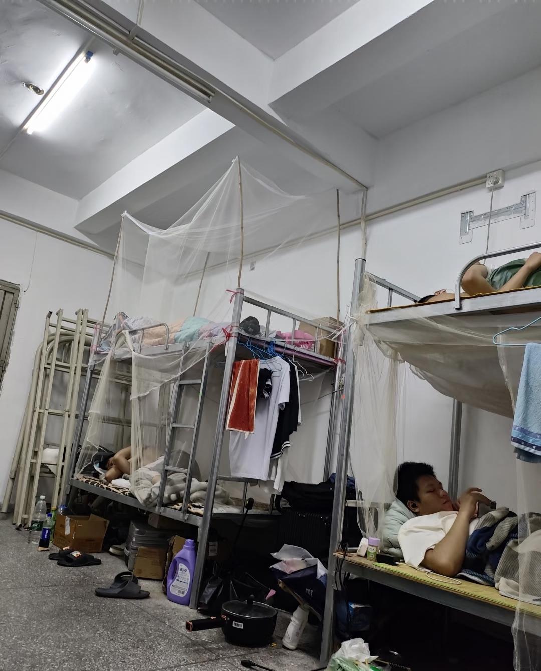 普通员工也不好招人，不管是正式工还是临时工，反正不好招人。临时工是16元一个小时