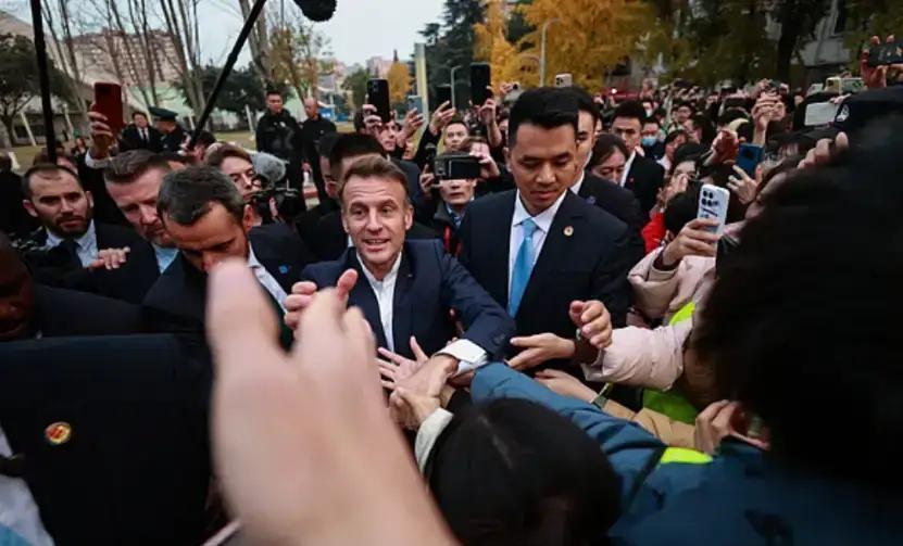 马克龙离开熊猫基地后，在飞机上道出了自己的心里话：这次访华有个不小的遗憾！原来他