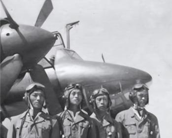 1955年1月，台湾空军少校驾驶运输机时，突然劫持机组成员朝大陆飞去，半路被军舰