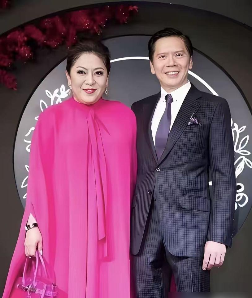 500亿家产，亲生儿子每月只领“饿不死”的生活费。儿媳郭碧婷，成了真正的掌舵人