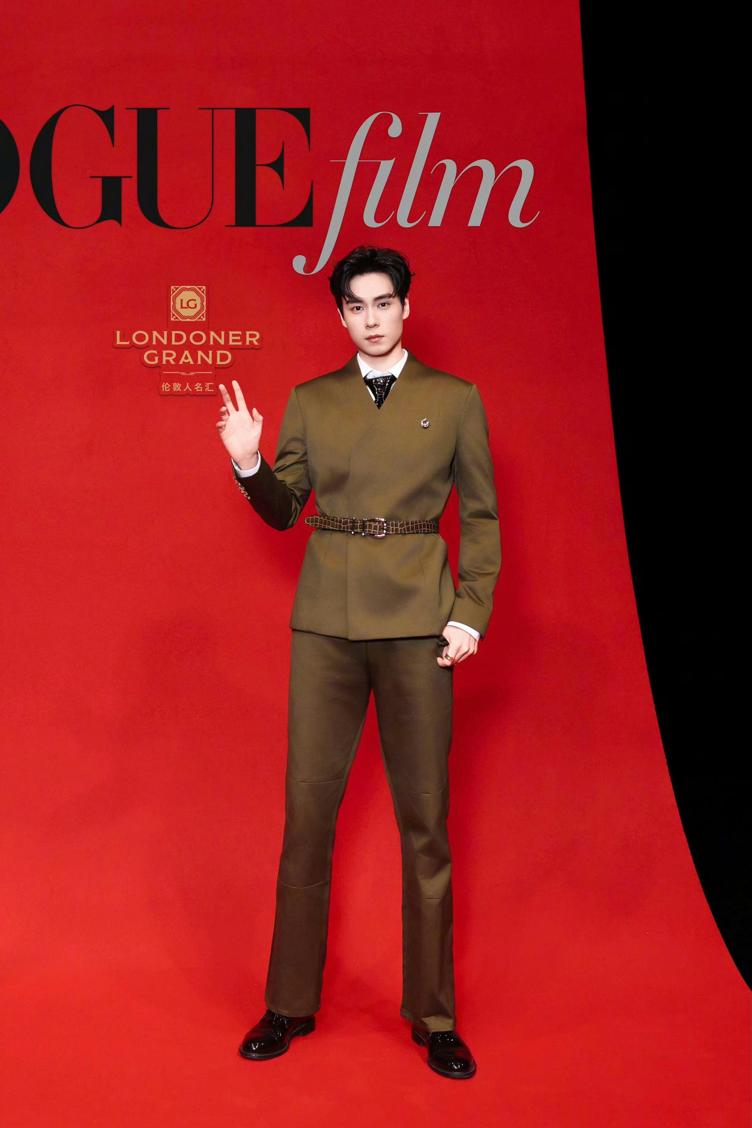 她视角，新叙事，VOGUEfilm观影之夜红毯定点Look胡一天、吴谨言、赵今