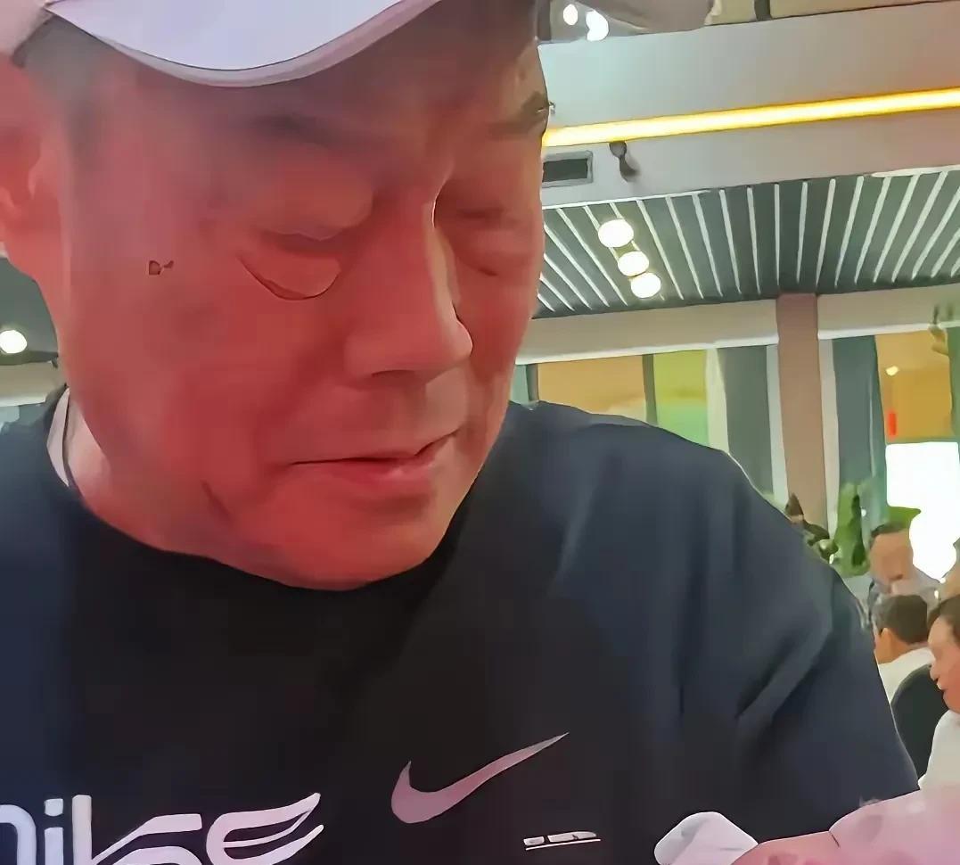 【杨议也该反思反思，为嘛弄成这样】杨议自开山门时，他大哥杨威自然也出席了。但网
