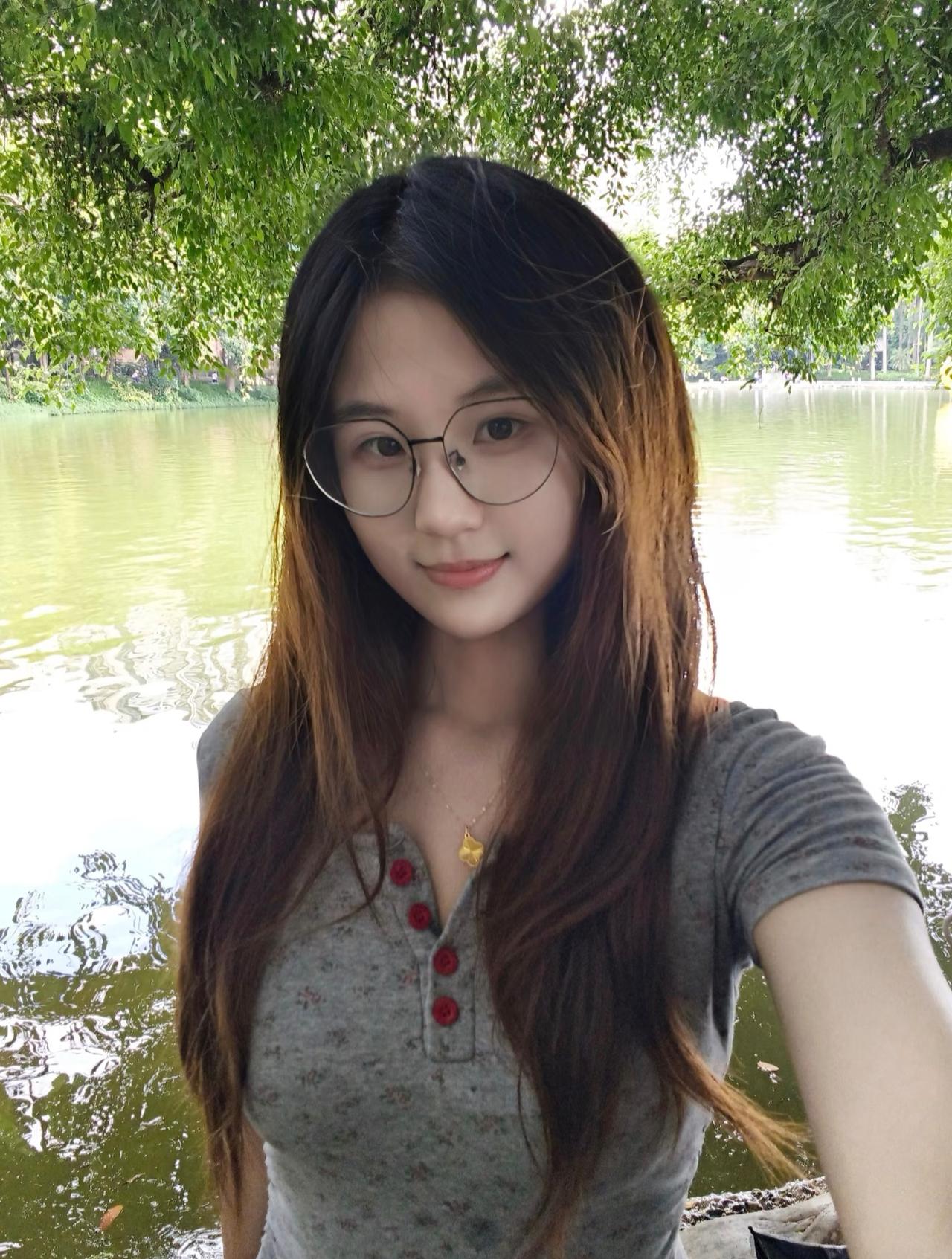 村里有个姑娘叫，村花！