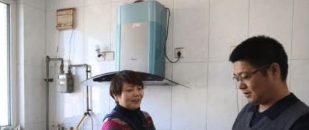2009年，河北石家庄，37岁女子已供养丈夫攻读硕博6年，丈夫在大学当经济学教授