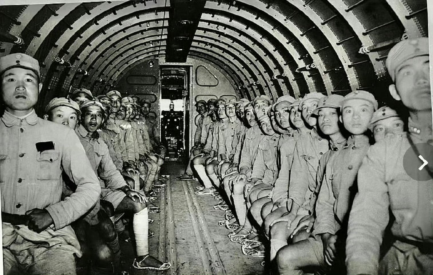 草鞋部队。1942年7月，中国远征军乘坐美国飞机前往印度执行赴缅杀敌任务。这些准