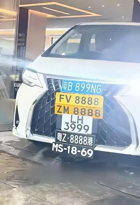 一辆车6块牌，还有没有比这个更牛的！1.深圳车牌。2.内地车进出香港车牌3.