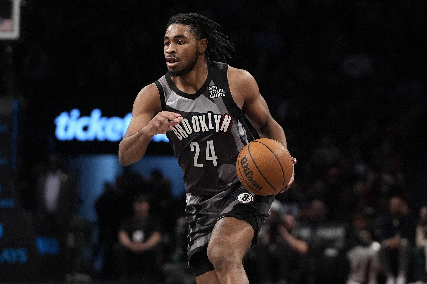 自由球员后卫卡梅隆-托马斯￼已同意加盟雄鹿￼。在此前，小托马斯被篮网裁员。托马斯