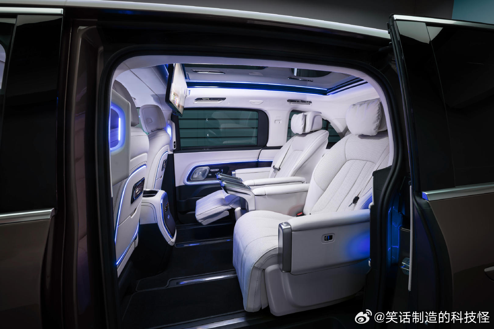 奔驰新下场的纯电VLE，相当于VClass的新版本了吧，车长5309mm，轴距