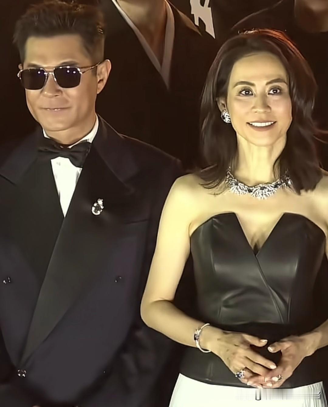 日前，古天乐和宣萱同框亮相44届香港电影金像奖红毯，俊男靓女太般配了!古天