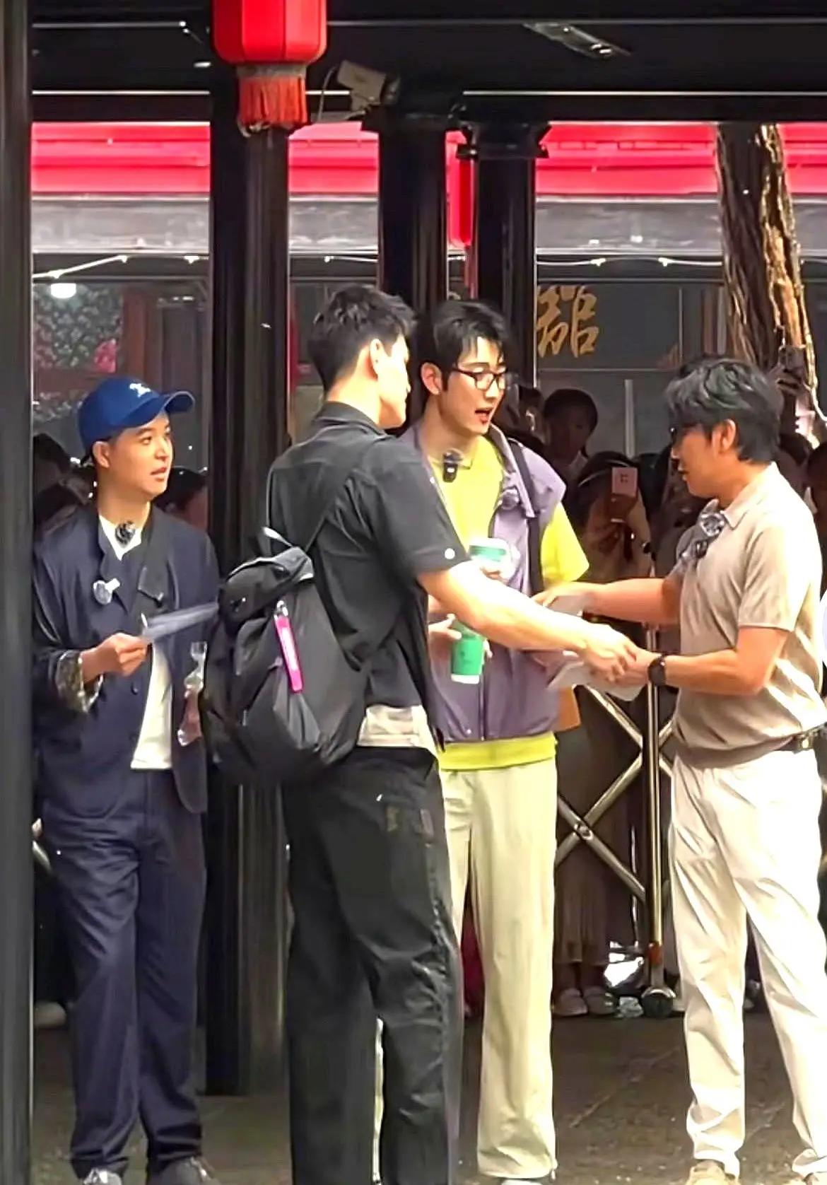 看《妻子的浪漫旅行》终于懂了：身高真的藏不住！孙杨一出场，直接变成行走身高