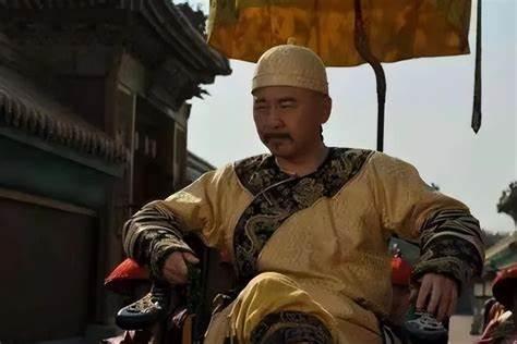 皇帝龙袍从不洗，臭了怎么办？这不是段子，是正经事。龙袍穿在帝王身上，金光闪闪