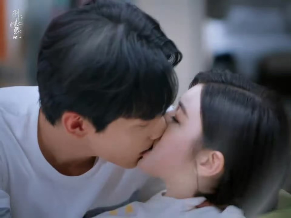 狙击蝴蝶今晚不播这段找人弄你以前看不上姐弟恋，现在我逐帧学习