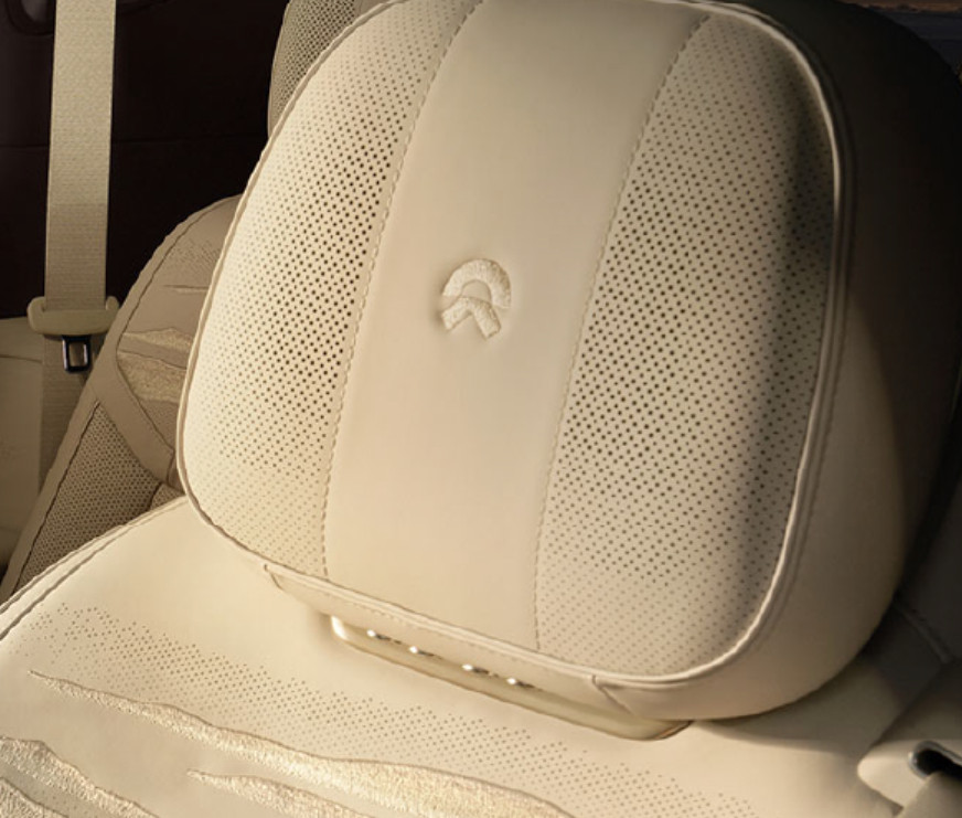 （网友投稿）蔚来ES9地平线版本的第二排头枕下方有玄机？这里有四个触点，此前在