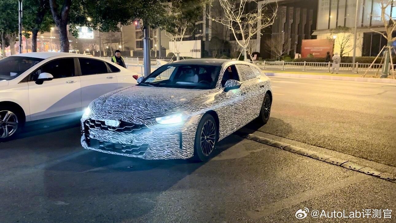 上汽奥迪A7L的换代被曝光了，没想到还是旅行版这也是A7这个系列首次出旅行车，大