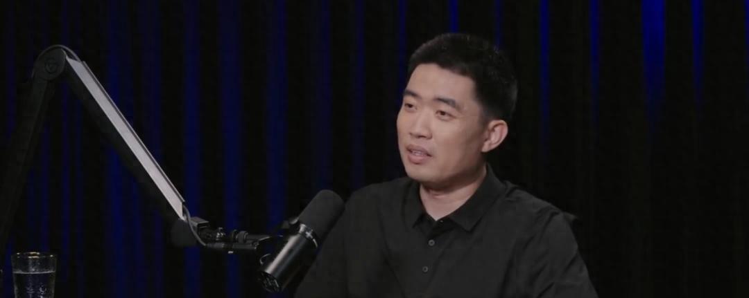 李想跑到大众展台上，指着人家鼻子说：“你这车，比我至少落后两代。”大众总监当