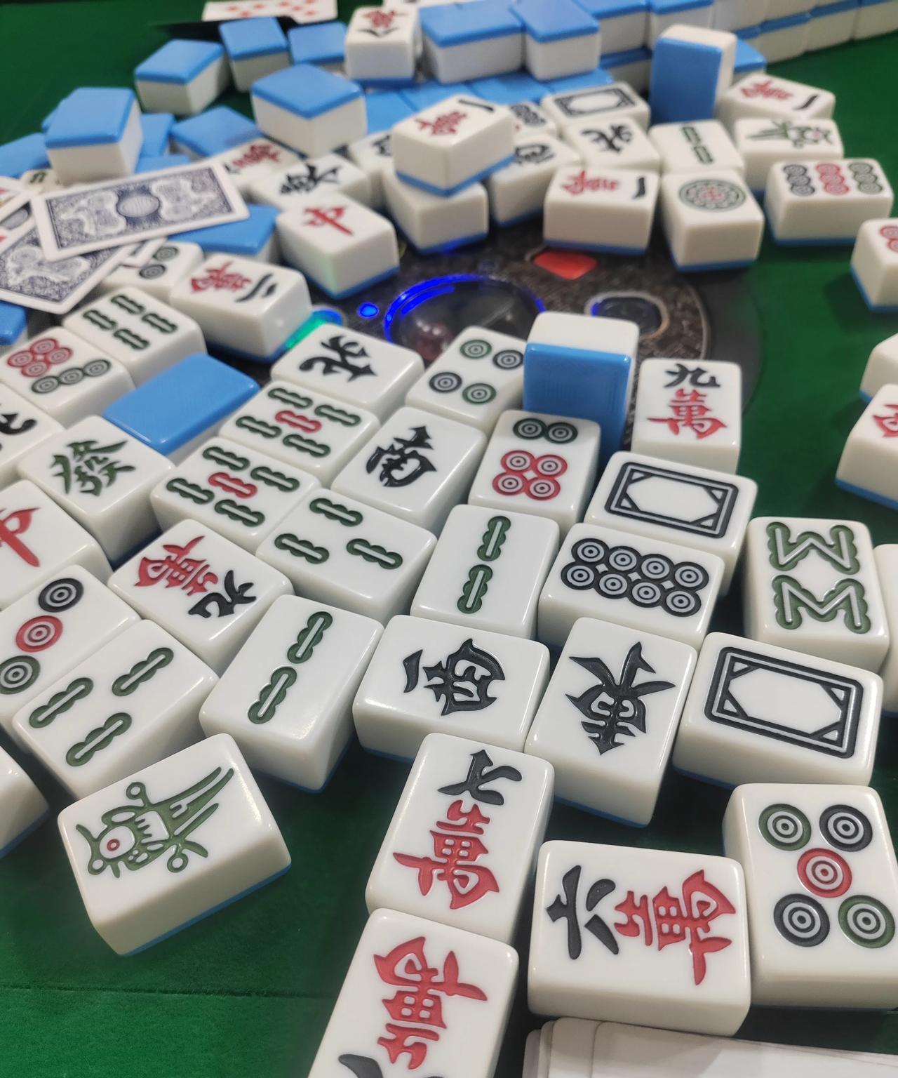 我要戒赌了，这两天输惨了。昨天下午和三个老头玩，我一个人输，输了260，可以用