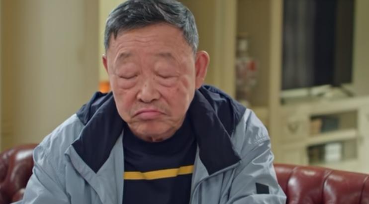 女儿刚按下110，父亲一巴掌扇过来：“报警？脸都让你丢尽了！”骗子芊芊正用