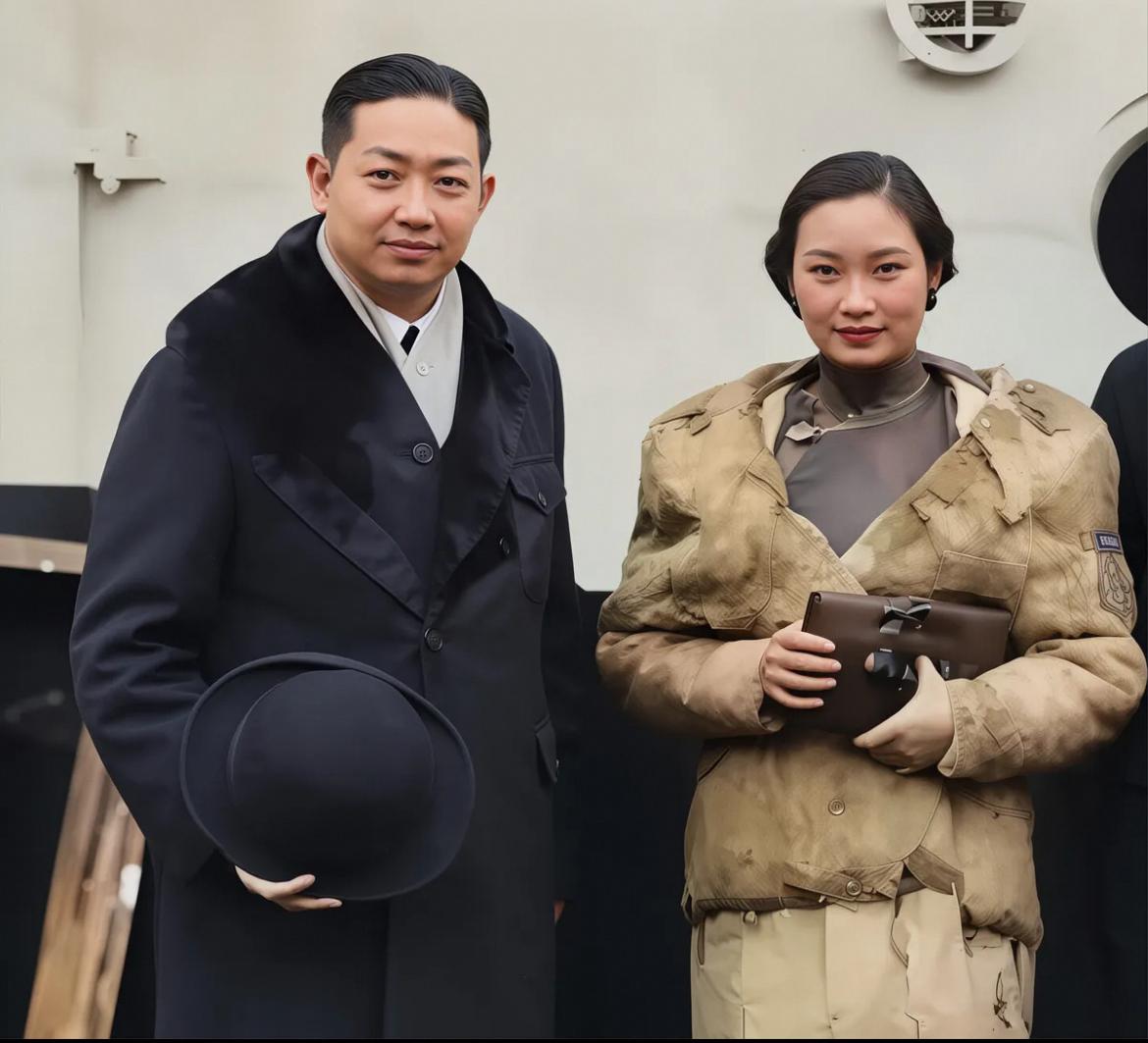 1933年，27岁胡蝶和梅兰芳合影，这才是民国美人真正的韵味，那一年梅兰芳39岁