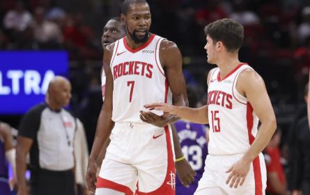 火箭102-105惜败快船；2人及格2人担责，乌度卡完败泰伦卢火箭