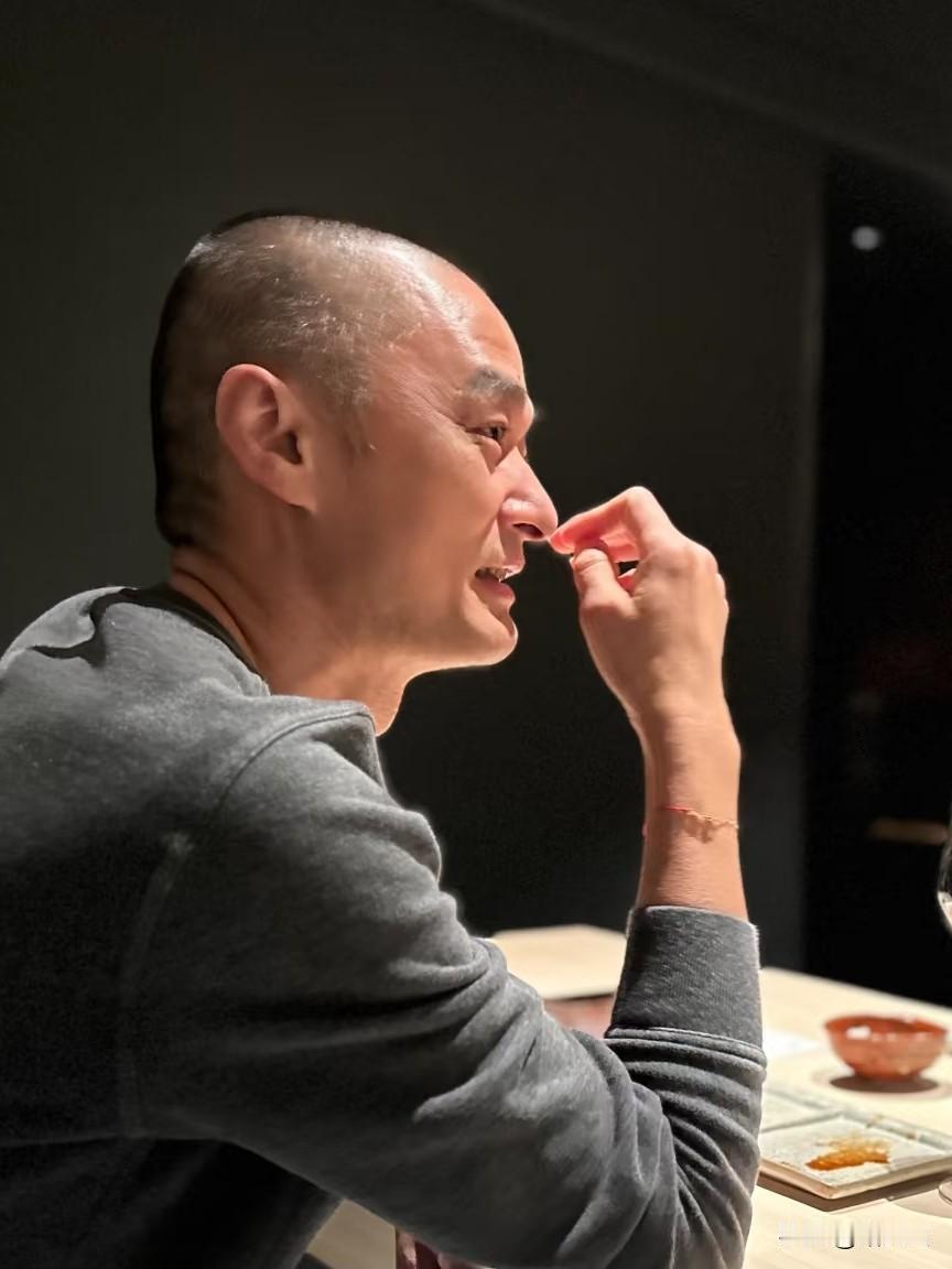 冯唐这话扎心却实在谁没年轻时掏心掏肺养孩子老了才发现连个电话都等不来别骂孩