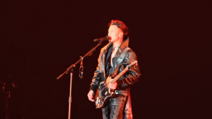 谢霆锋深圳演唱会排面谢霆锋粉丝太牛啦，在深圳搞出这么大动静，这排面让偶像都倍有